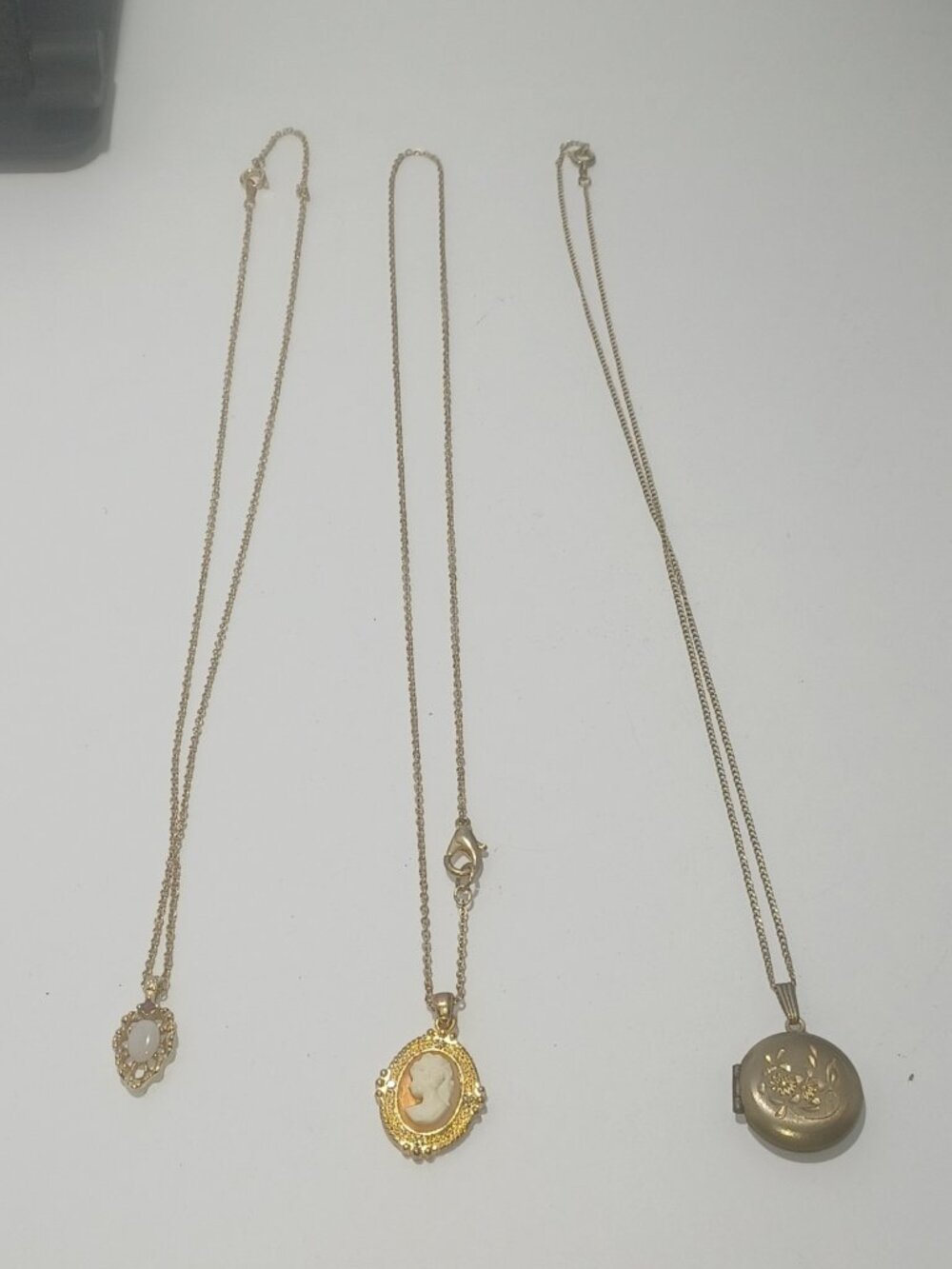 Lot Vintage Cameo Pendant Necklace - Gold Tone with Pearl Cameo - Unique/Vintage